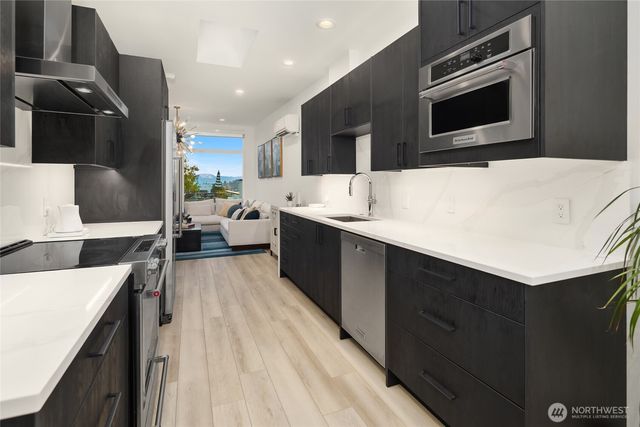 727 Belmont Avenue E, Seattle, WA 98102