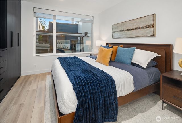727 Belmont Avenue E, Seattle, WA 98102