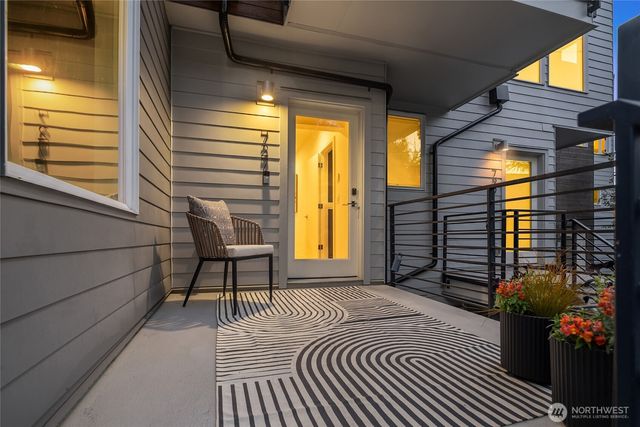 727 Belmont Avenue E, Seattle, WA 98102