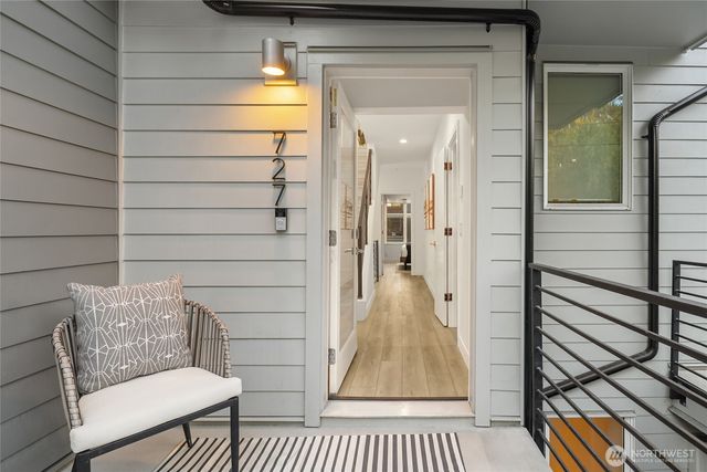 727 Belmont Avenue E, Seattle, WA 98102