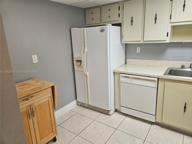 4384 NW 9th Ave 20-3C, Deerfield Beach, FL 33064