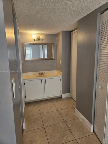 4384 NW 9th Ave 20-3C, Deerfield Beach, FL 33064