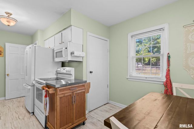 2456 S 11TH Street, Springfield, IL 62703