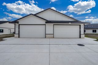 818 S Jay St, Valley Center, KS 67147