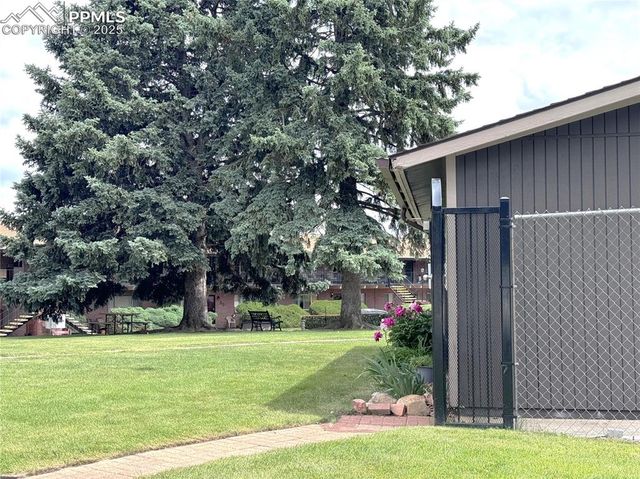 434 Valley Hi Circle B24, Colorado Springs, CO 80910