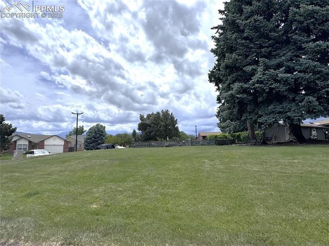 434 Valley Hi Circle B24, Colorado Springs, CO 80910