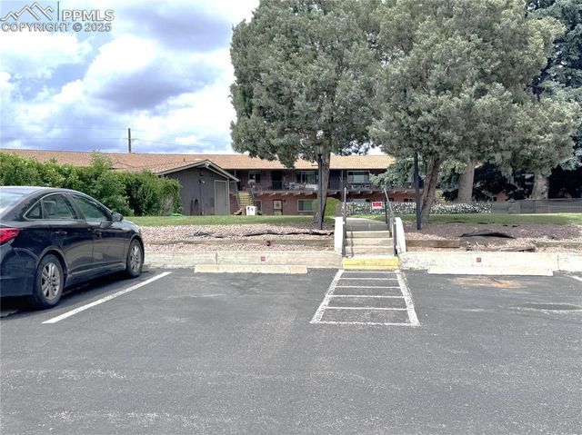 434 Valley Hi Circle B24, Colorado Springs, CO 80910