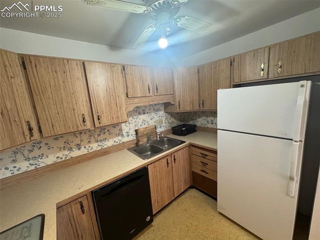 434 Valley Hi Circle B24, Colorado Springs, CO 80910