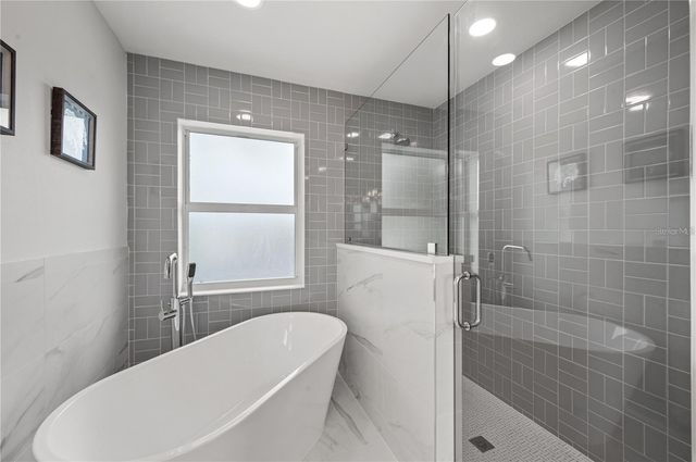 1647 SIESTA DRIVE, Sarasota, FL 34239