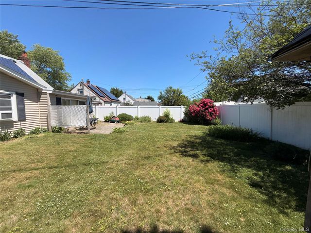 19 Surrey Lane, Levittown, NY 11756