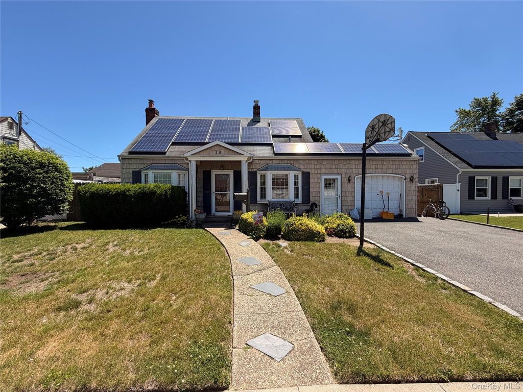 19 Surrey Lane, Levittown, NY 11756