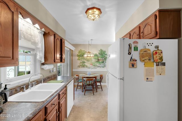 9910 Fireside Dr, Louisville, KY 40272