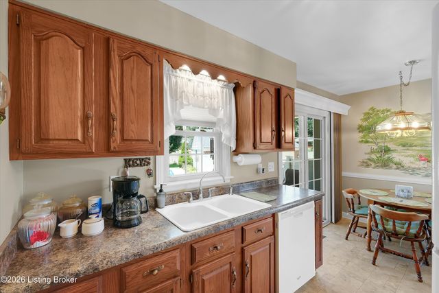 9910 Fireside Dr, Louisville, KY 40272