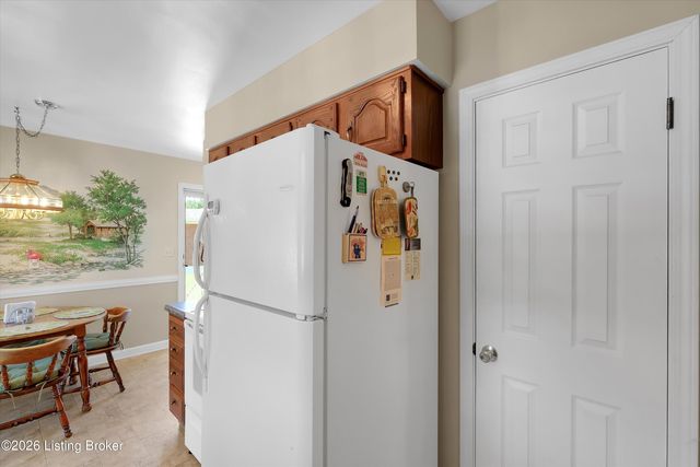 9910 Fireside Dr, Louisville, KY 40272