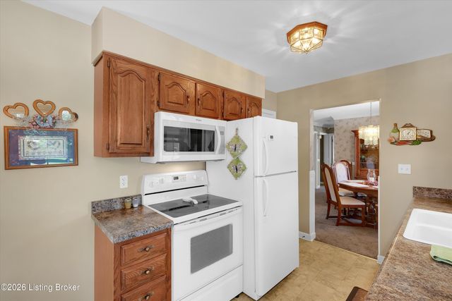 9910 Fireside Dr, Louisville, KY 40272