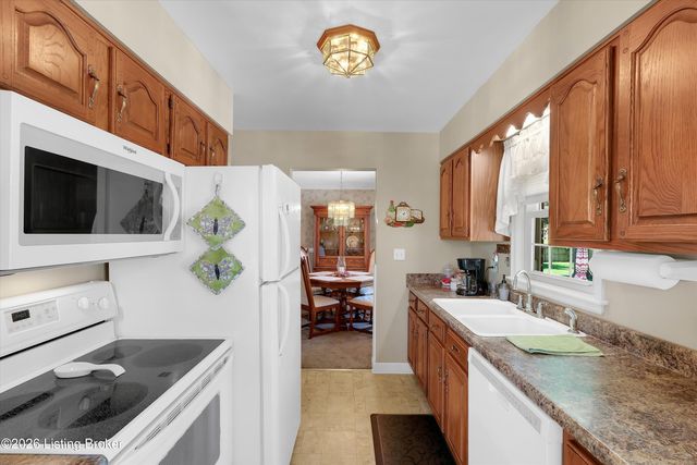 9910 Fireside Dr, Louisville, KY 40272