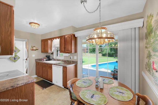 9910 Fireside Dr, Louisville, KY 40272