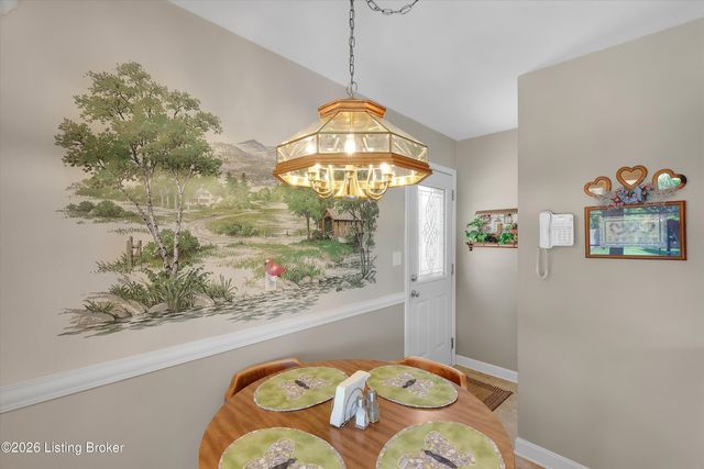 9910 Fireside Dr, Louisville, KY 40272