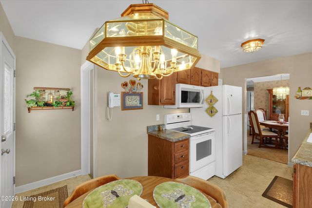 9910 Fireside Dr, Louisville, KY 40272