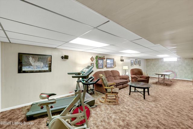 9910 Fireside Dr, Louisville, KY 40272