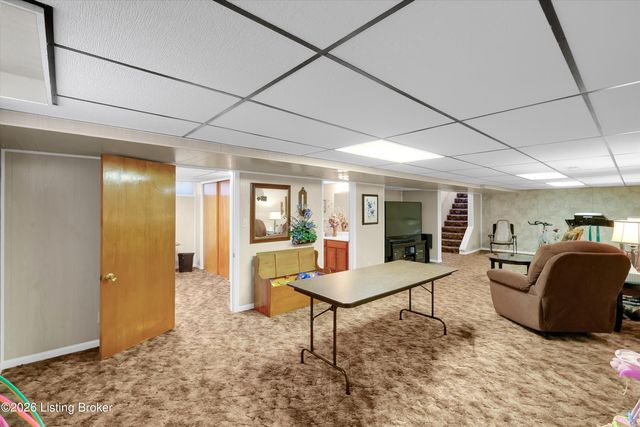 9910 Fireside Dr, Louisville, KY 40272