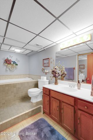 9910 Fireside Dr, Louisville, KY 40272