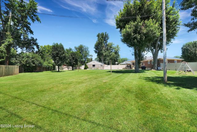 9910 Fireside Dr, Louisville, KY 40272