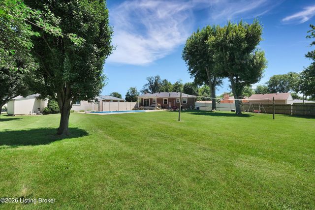 9910 Fireside Dr, Louisville, KY 40272