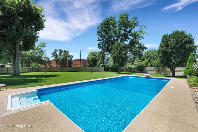 9910 Fireside Dr, Louisville, KY 40272