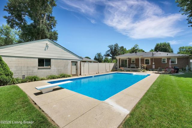 9910 Fireside Dr, Louisville, KY 40272