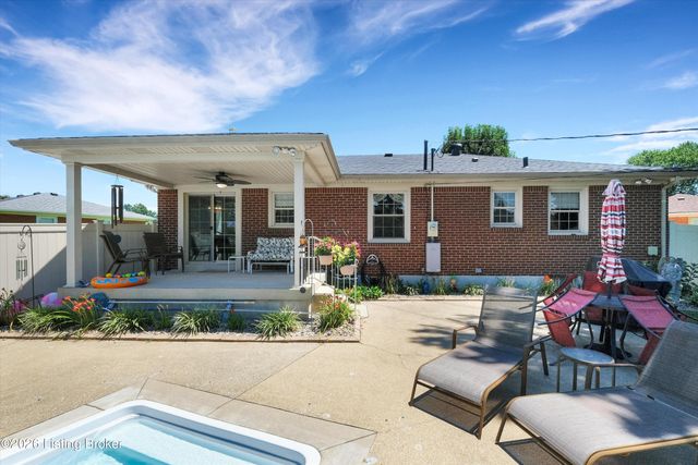 9910 Fireside Dr, Louisville, KY 40272
