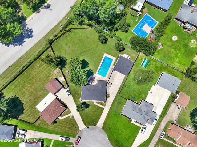 9910 Fireside Dr, Louisville, KY 40272