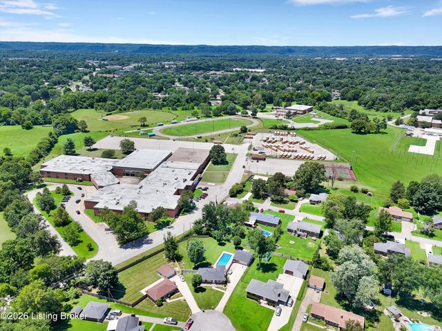 9910 Fireside Dr, Louisville, KY 40272