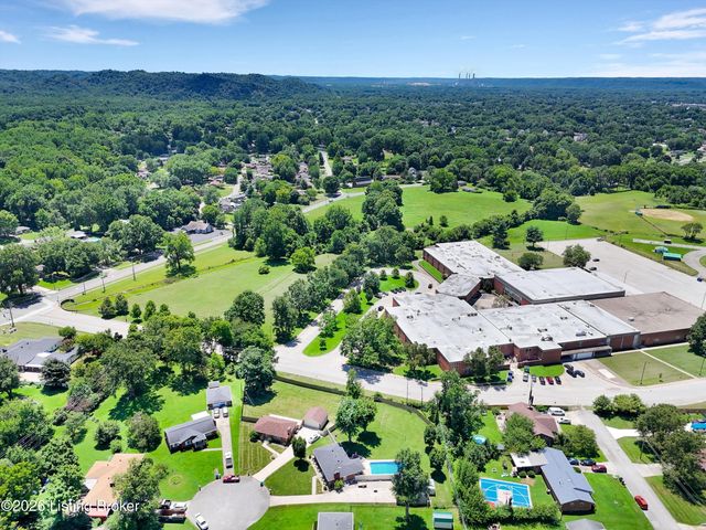 9910 Fireside Dr, Louisville, KY 40272
