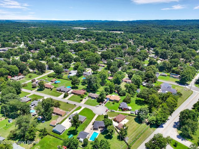 9910 Fireside Dr, Louisville, KY 40272