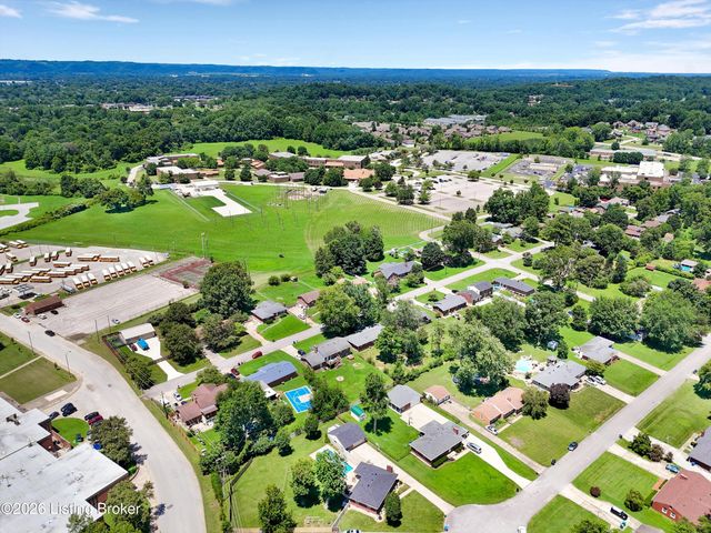 9910 Fireside Dr, Louisville, KY 40272