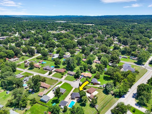 9910 Fireside Dr, Louisville, KY 40272