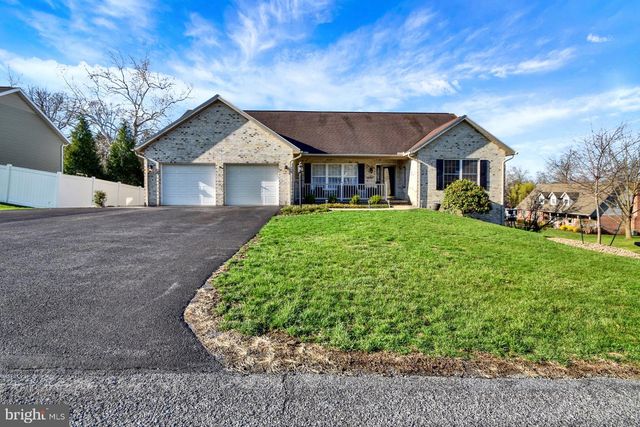 204 JADE DRIVE, Chambersburg, PA 17202