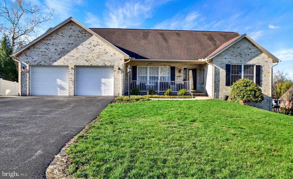 204 JADE DRIVE, Chambersburg, PA 17202