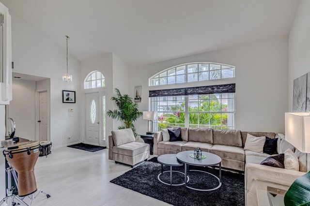 18174 SE Fairview Circle, Tequesta, FL 33469