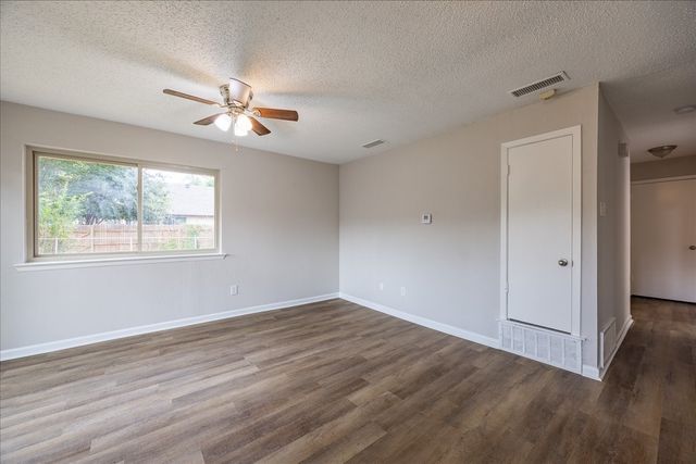 532 Kent Drive, Lewisville, TX 75067