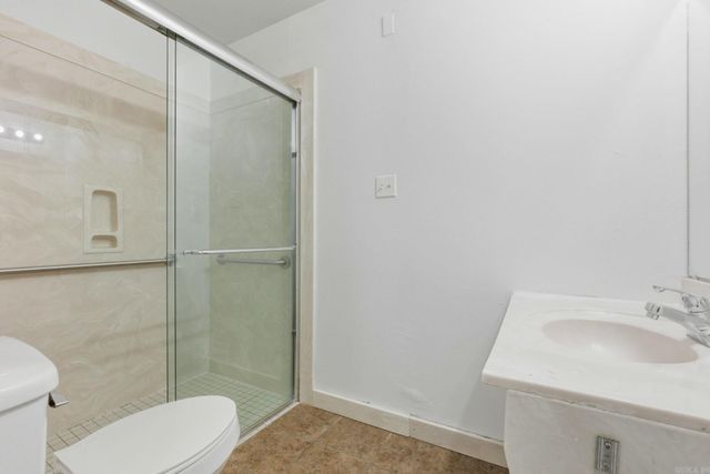 12621 Valleywood Dr, Little Rock, AR 72211