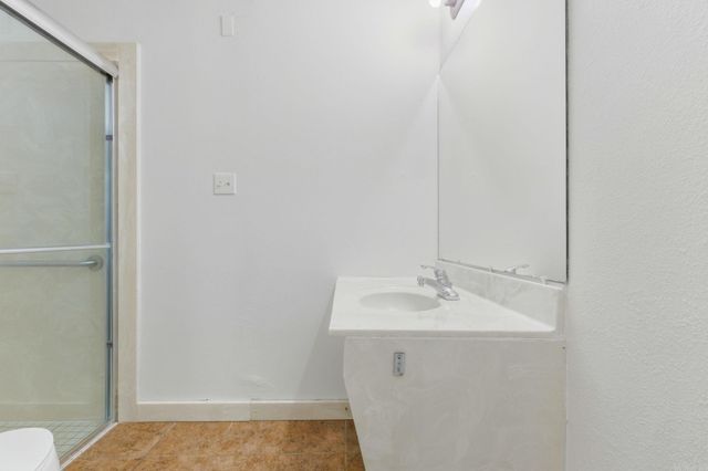 12621 Valleywood Dr, Little Rock, AR 72211