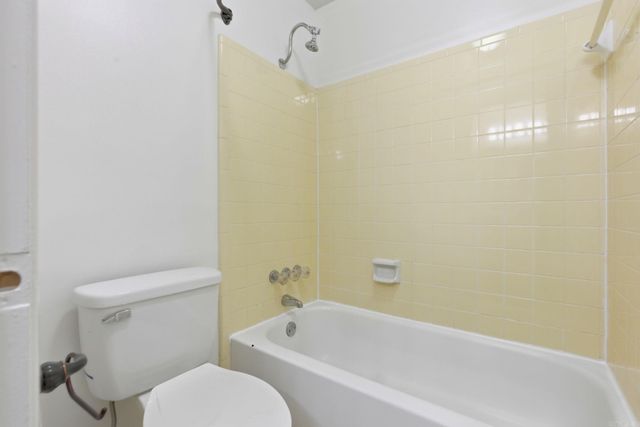 12621 Valleywood Dr, Little Rock, AR 72211