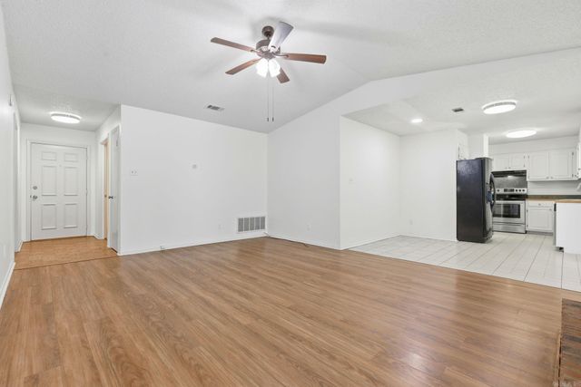 12621 Valleywood Dr, Little Rock, AR 72211