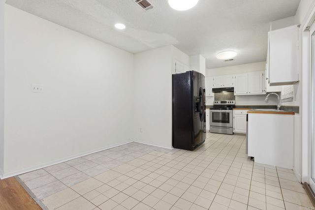 12621 Valleywood Dr, Little Rock, AR 72211