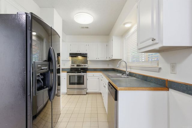 12621 Valleywood Dr, Little Rock, AR 72211