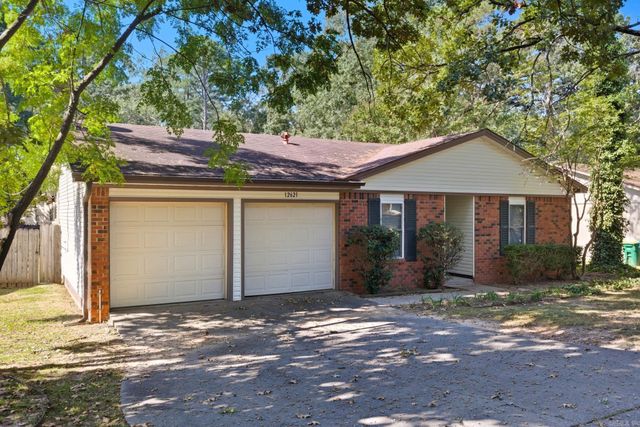 12621 Valleywood Dr, Little Rock, AR 72211