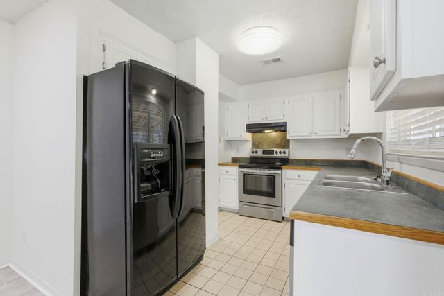 12621 Valleywood Dr, Little Rock, AR 72211