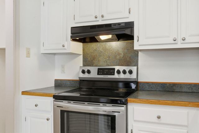 12621 Valleywood Dr, Little Rock, AR 72211